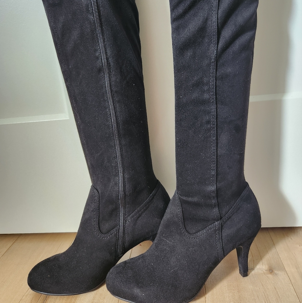 NWT Le Château boots size 39(8)